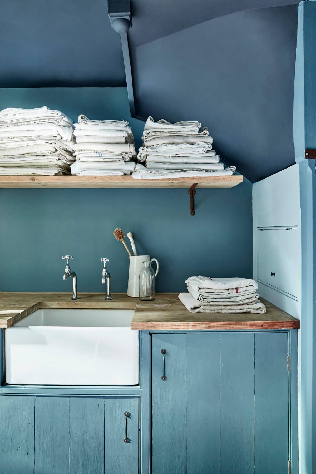 Little Green  Etruria 326, Hicks Blue 208
