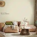 kleur I Miss You   PPG1113 1 op de muur met een bank
