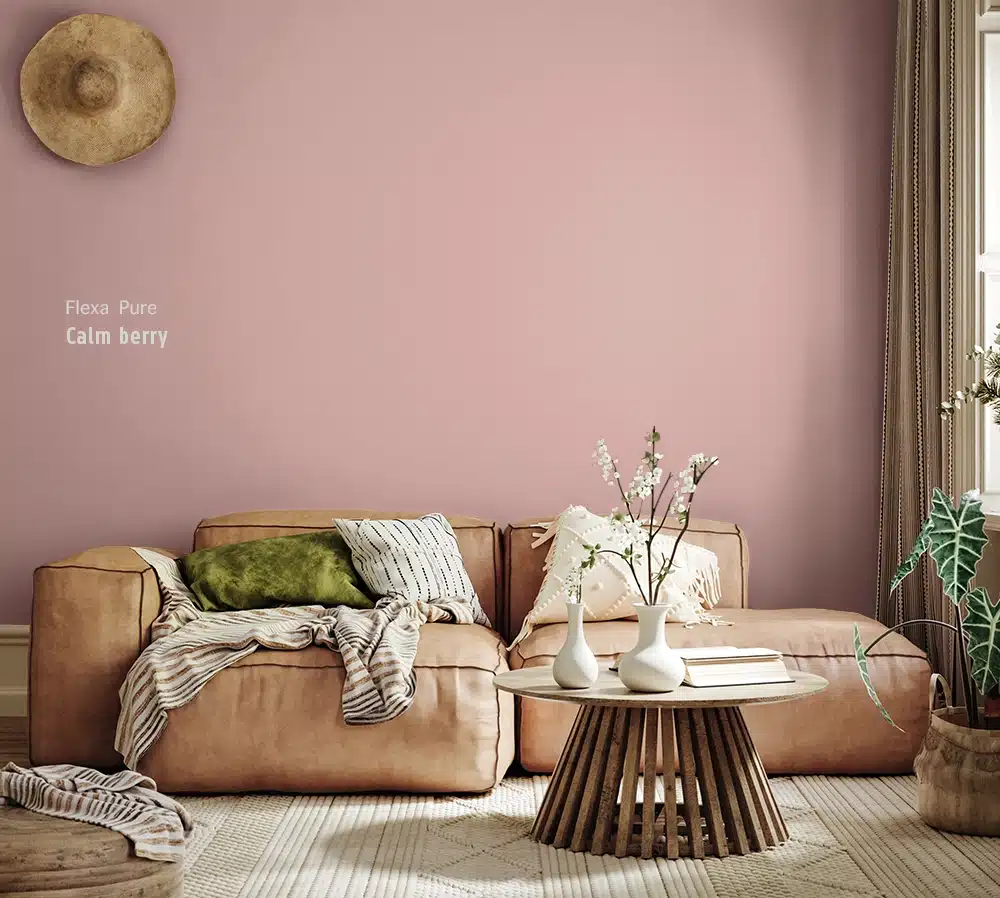 Calm Berry van Flexa Pure op een muur