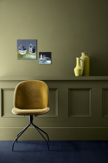 olijfgroene verfkleur op de muur